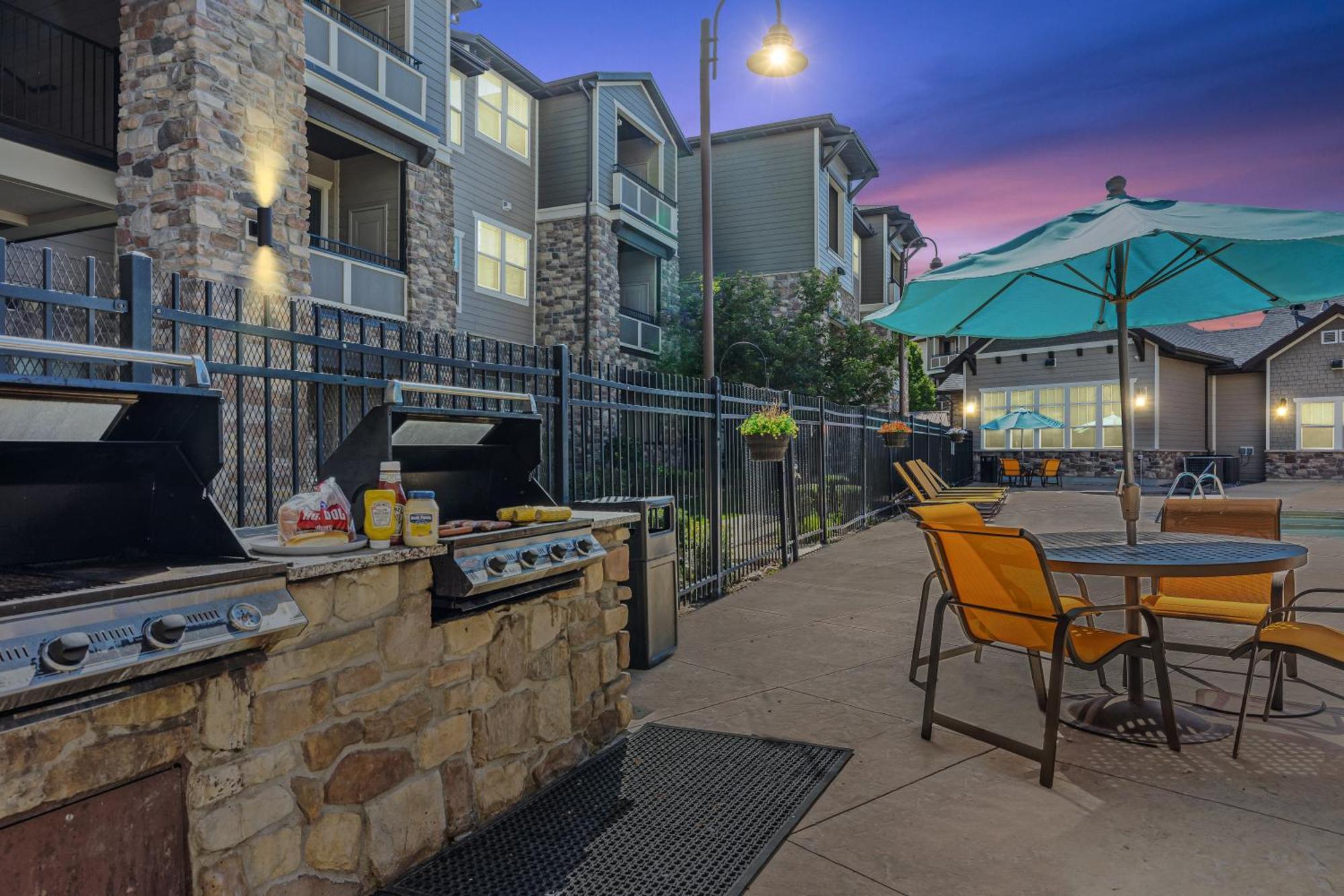 Butterfly Themed Kings Apartment With Private Garage & Access To Lux Hot Tub, Bbq & Gym South Jordan Extérieur photo