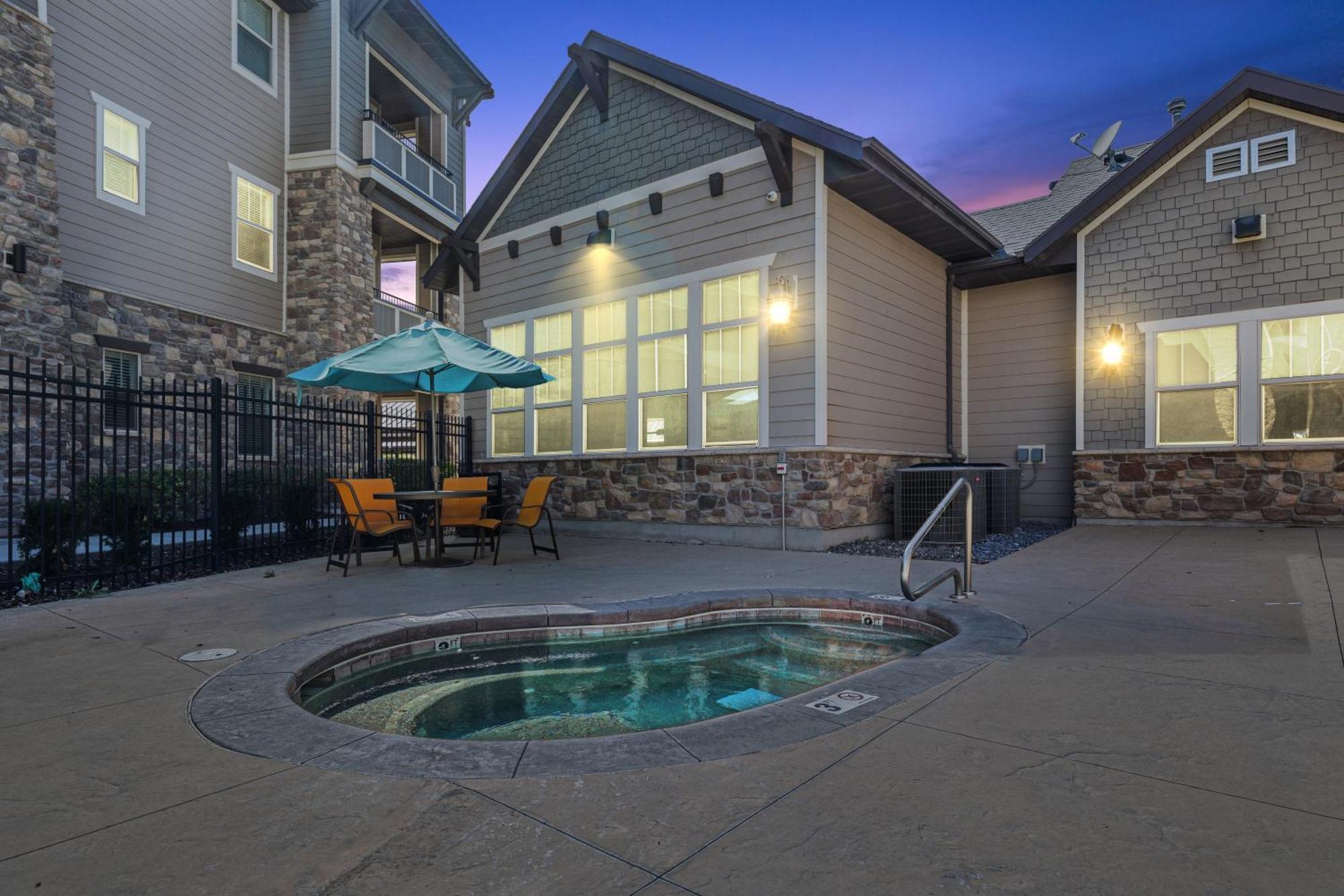 Butterfly Themed Kings Apartment With Private Garage & Access To Lux Hot Tub, Bbq & Gym South Jordan Extérieur photo